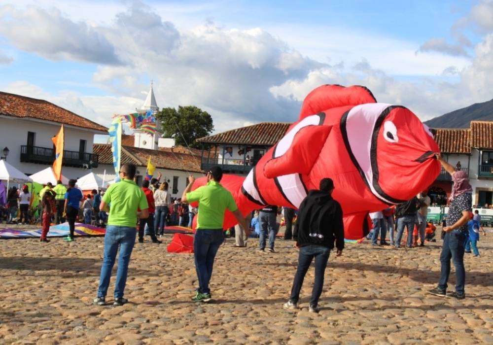 Festival del Viento y las Cometas en Villa de Leyva - Viaja en bus