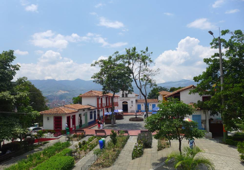 Pueblito Paisa, Medellín - Viaja en bus