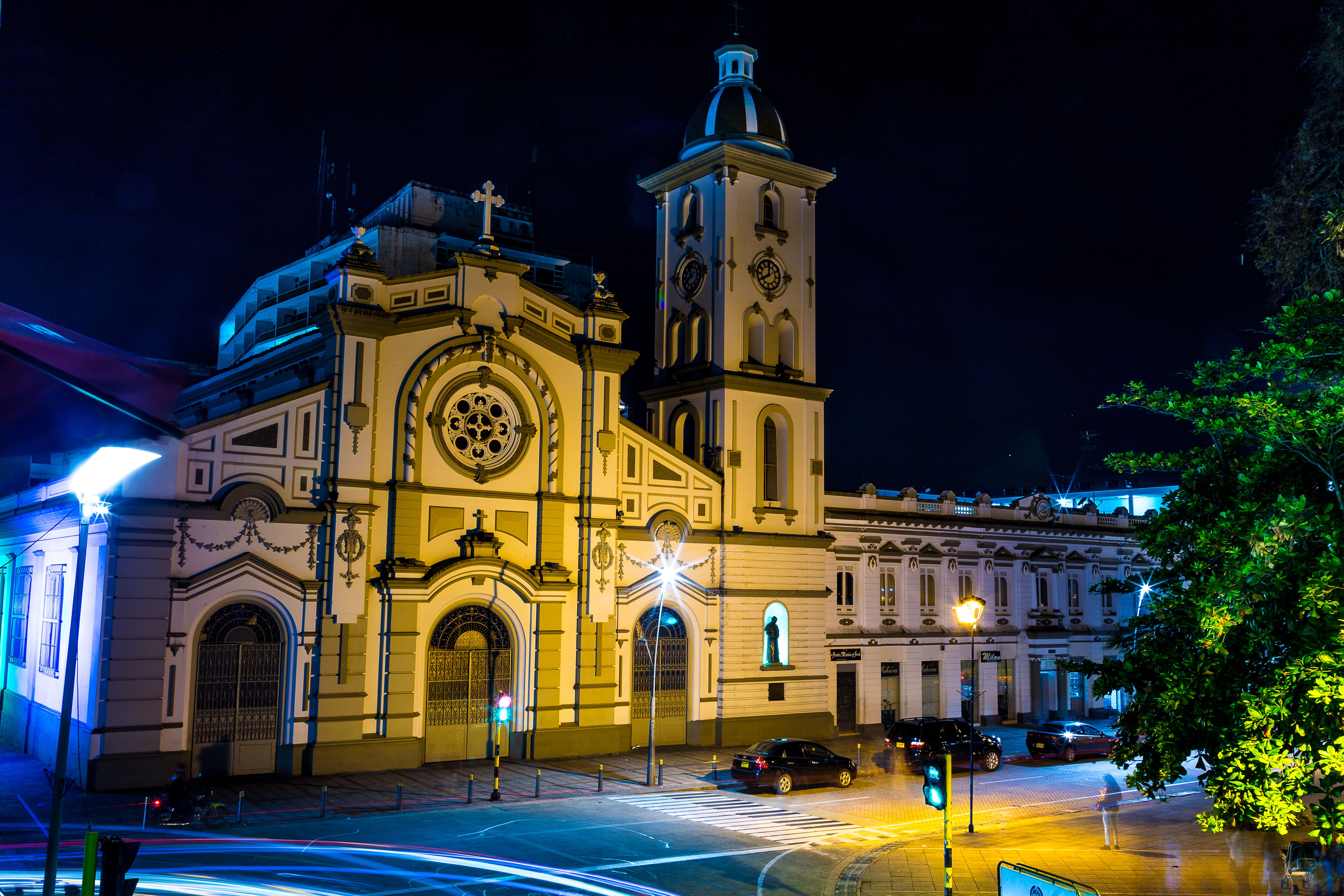 Catedral Primada de Ibagué de noche