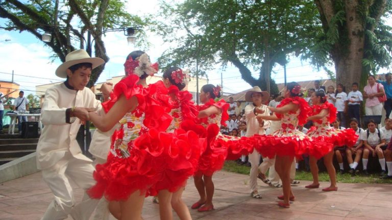 Bailes Típicos De Colombia Descubre Los 3 Más Conocidos En Cada Región Viajar Por Colombia