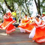 Girls_dancing_Joropo_at_the_Warairarepano_National_Park