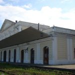 1280px-Estación_del_Ferrocarril_(005)_-_Fachada_Posterior