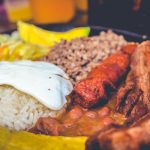 Bandeja_Paisa_-_Comida_tipica_colombiana