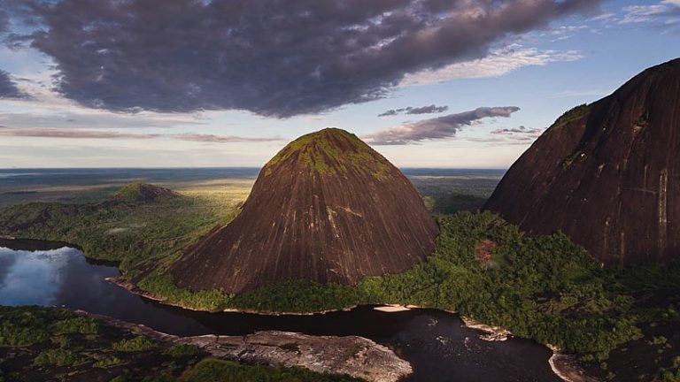 Cerros de Mavecure