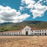 Plaza_Central_o_Plaza_Principal—_Villa_de_Leyva,_Boyacá,_Colombia