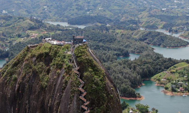 Lugares turísticos de Guatapé: descubre los atractivos del pueblo de los zócalos de Colombia