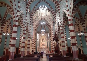 Iglesia Nuestra Señora del Carmen, La Candelaria, Bogotá. Pasajes en bus baratos