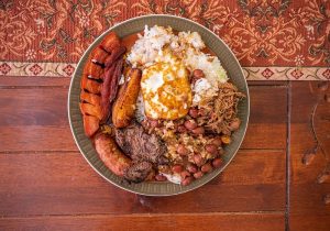 Bandeja paisa, Armenia - Viaja en bus